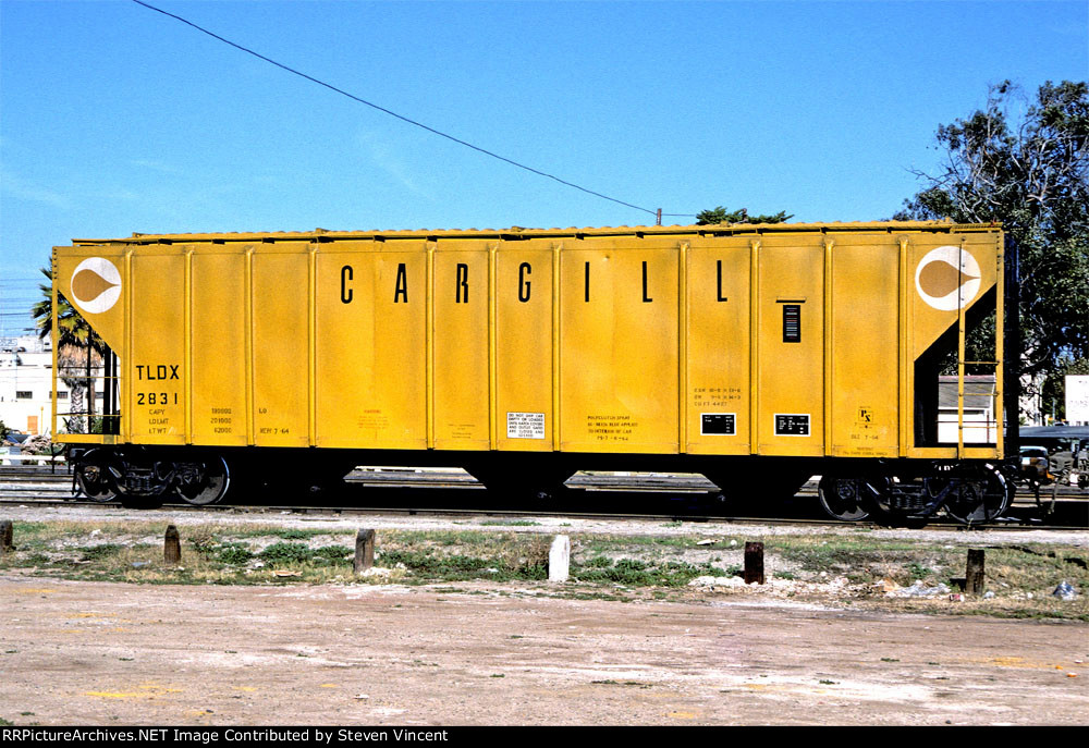 Cargill 4427 cf covered hopper TLDX #2831